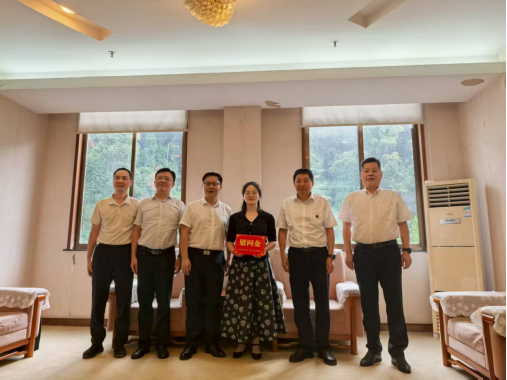 副市长郭双喜教师节慰问阮敏教授