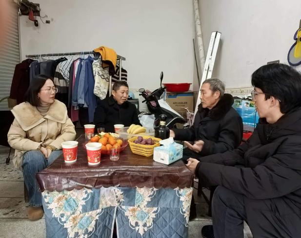 寒冬送温暖 真情助成长——我校开展走访慰问学生活动