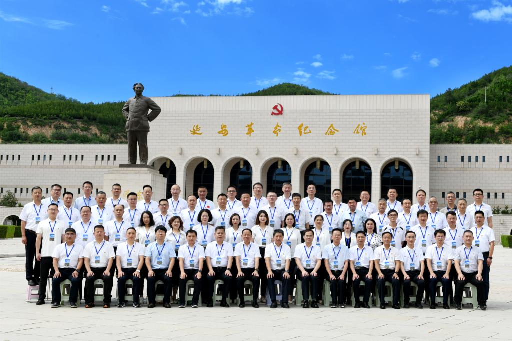 我校中层正职干部政治能力提升培训班在延安举行