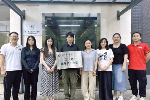 我校“美工坊”辅导员工作室被选树为第十一批湖北省“岗位学雷锋标兵”先进集体